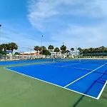 Pelican Walk 102